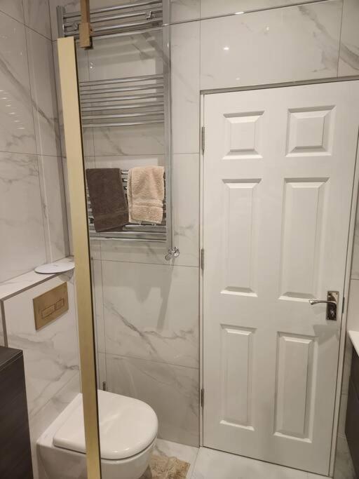 Newly Refurbished 2 Bed Apartment In Paddington لندن المظهر الخارجي الصورة