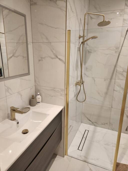 Newly Refurbished 2 Bed Apartment In Paddington لندن المظهر الخارجي الصورة